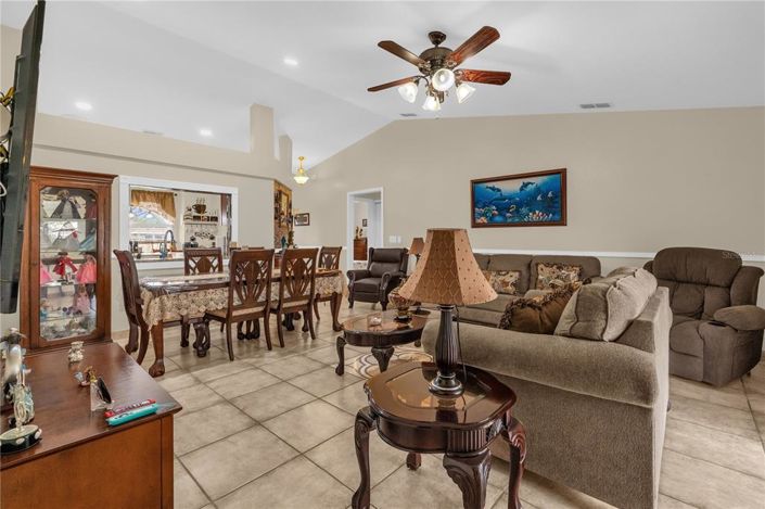 Image No.8-3 Bed Property for sale