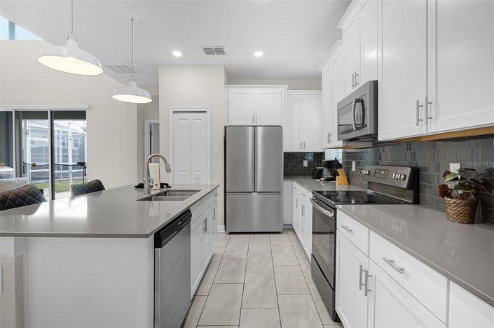 Image No.12-5 Bed Property for sale