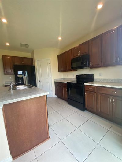 Image No.29-3 Bed Property for sale