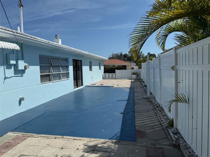 Image No.20-2 Bed Property for sale