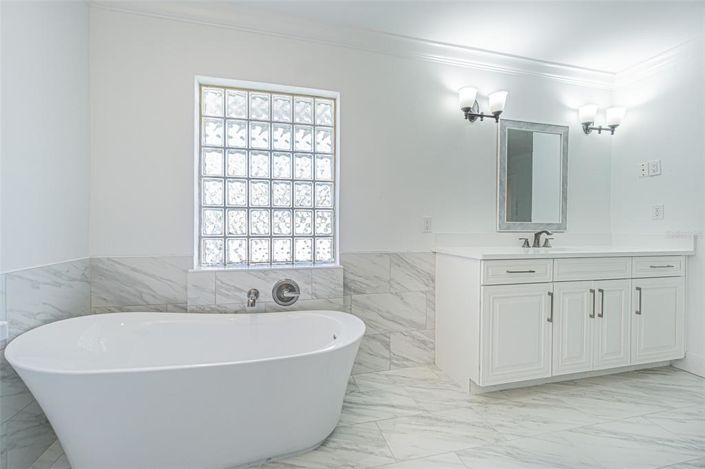 Image No.18-4 Bed Property for sale