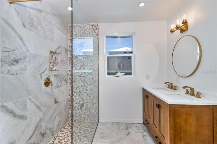 Image No.16-5 Bed Property for sale