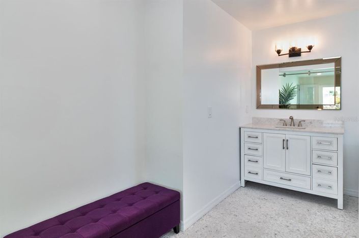 Image No.21-5 Bed Property for sale