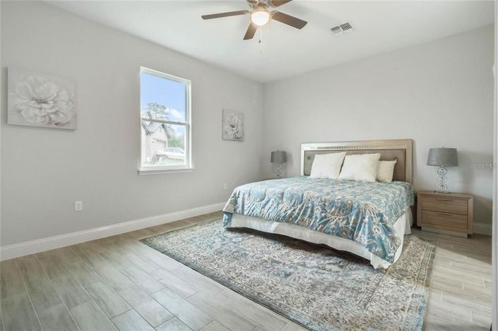 Image No.12-4 Bed Property for sale