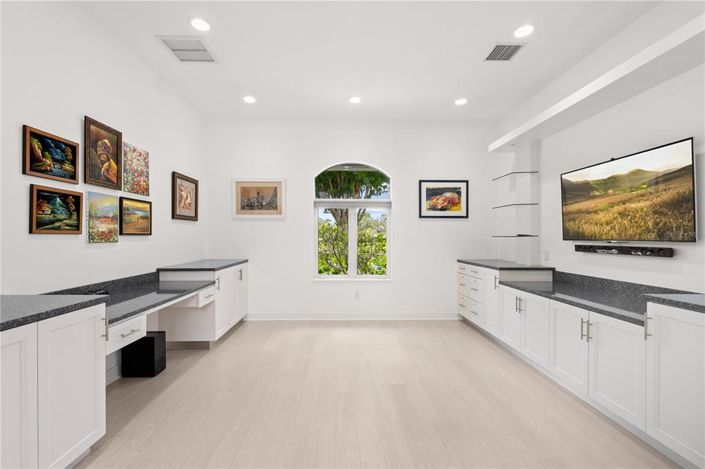 Image No.17-5 Bed Property for sale