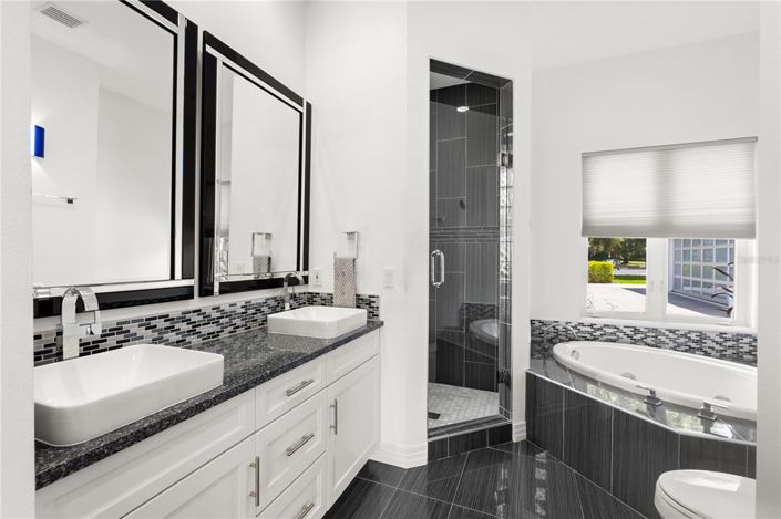 Image No.27-5 Bed Property for sale