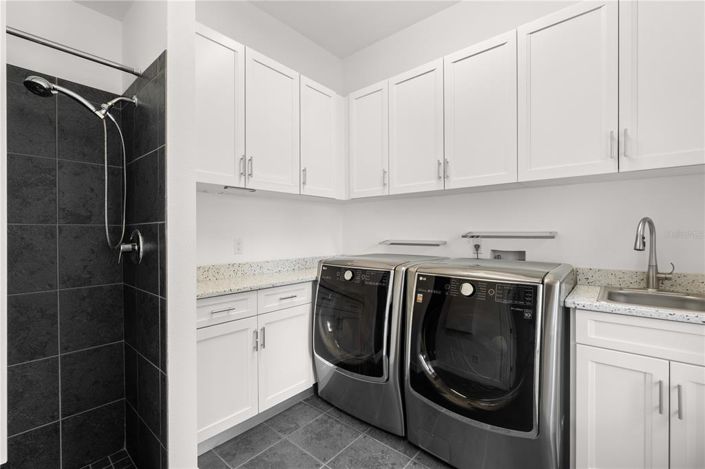 Image No.29-5 Bed Property for sale