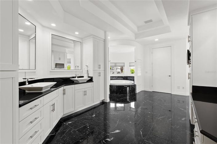 Image No.47-5 Bed Property for sale