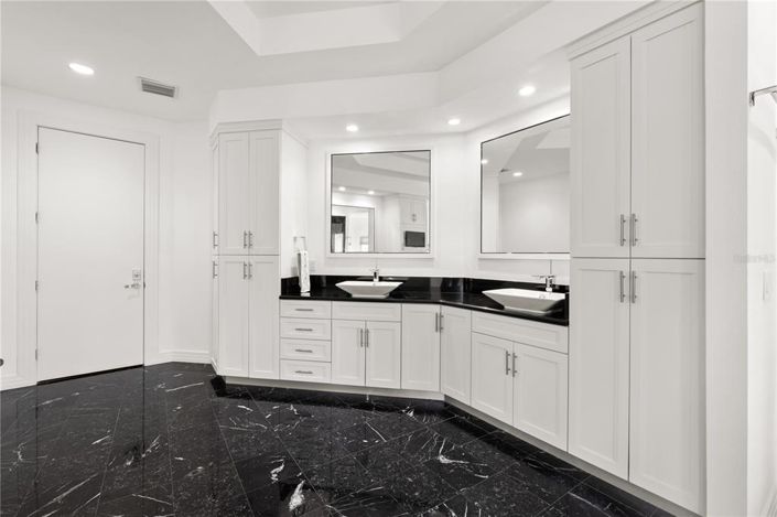 Image No.48-5 Bed Property for sale