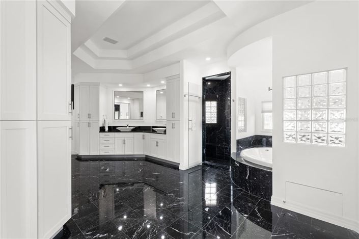 Image No.49-5 Bed Property for sale