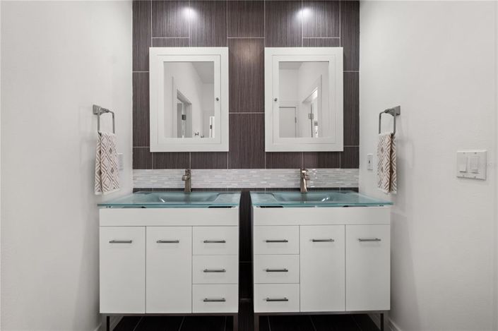 Image No.57-5 Bed Property for sale