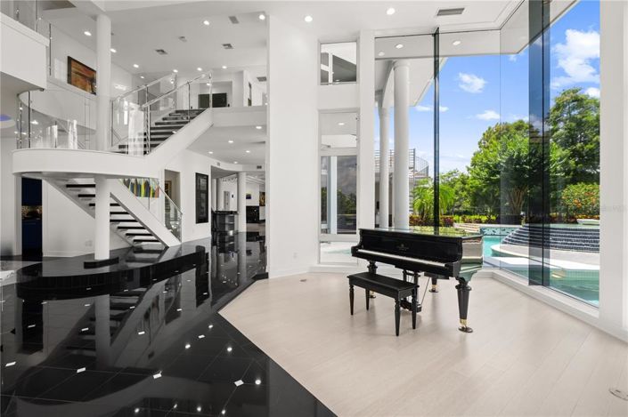 Image No.6-5 Bed Property for sale