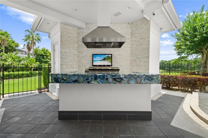 Image No.60-5 Bed Property for sale