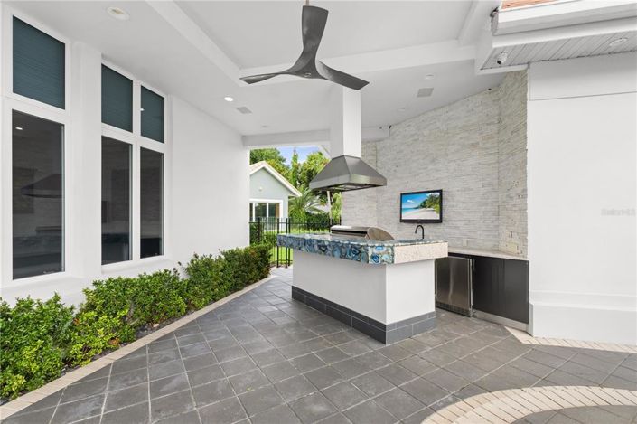 Image No.61-5 Bed Property for sale