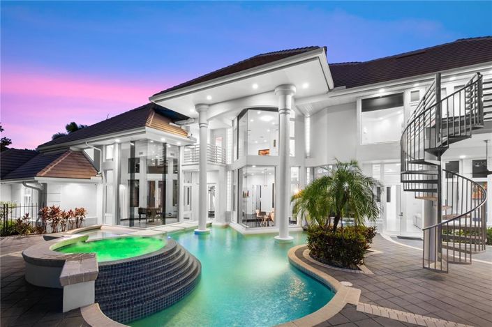 Image No.64-5 Bed Property for sale