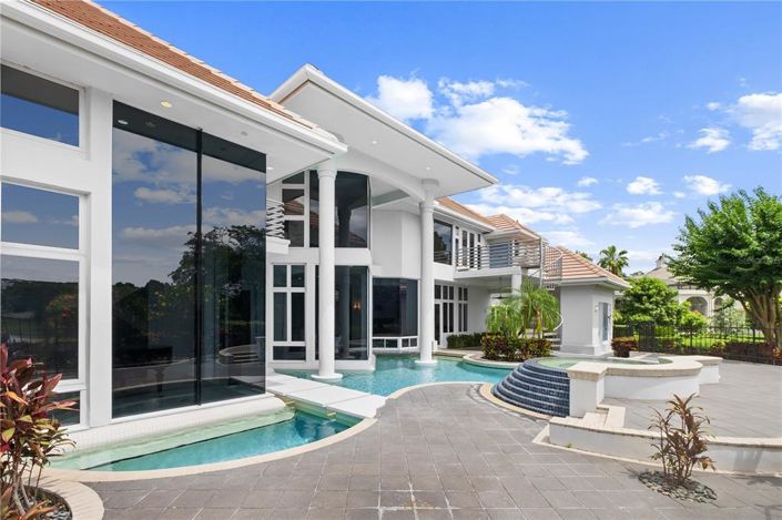 Image No.66-5 Bed Property for sale