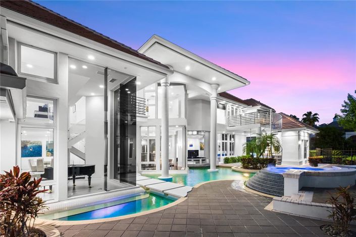 Image No.67-5 Bed Property for sale