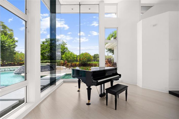 Image No.7-5 Bed Property for sale