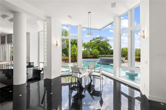 Image No.9-5 Bed Property for sale