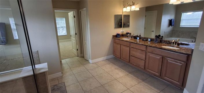 Image No.38-5 Bed Property for sale