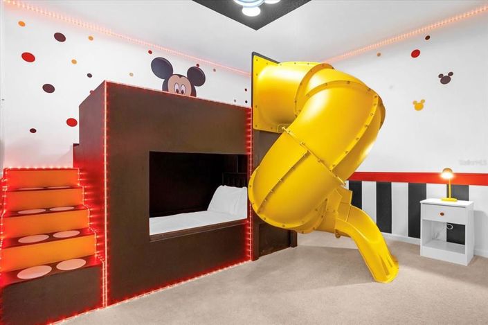 Image No.32-15 Bed Property for sale