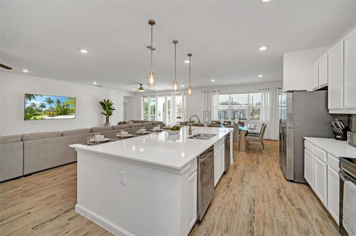 Image No.9-15 Bed Property for sale