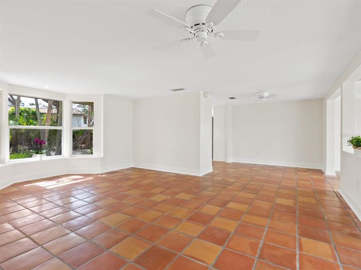 Image No.11-3 Bed Property for sale