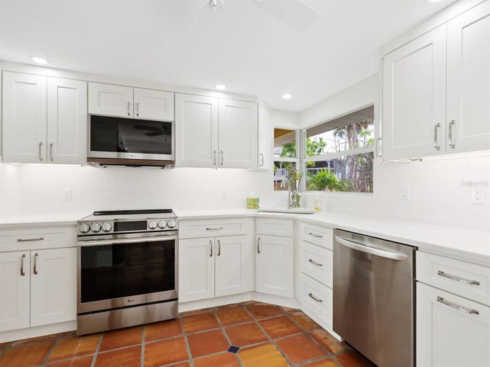 Image No.24-3 Bed Property for sale