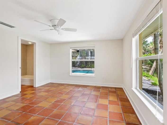 Image No.34-3 Bed Property for sale