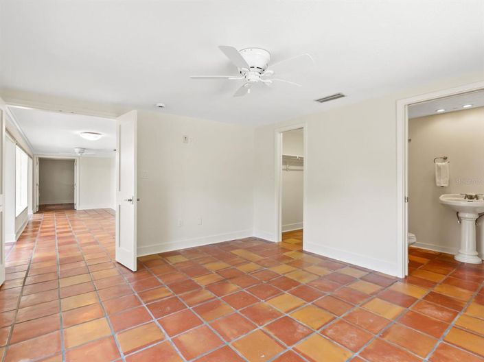 Image No.36-3 Bed Property for sale