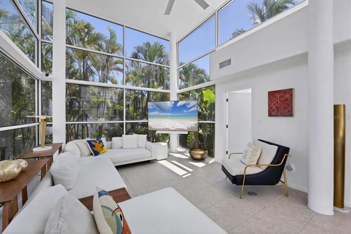 Image No.10-3 Bed Property for sale