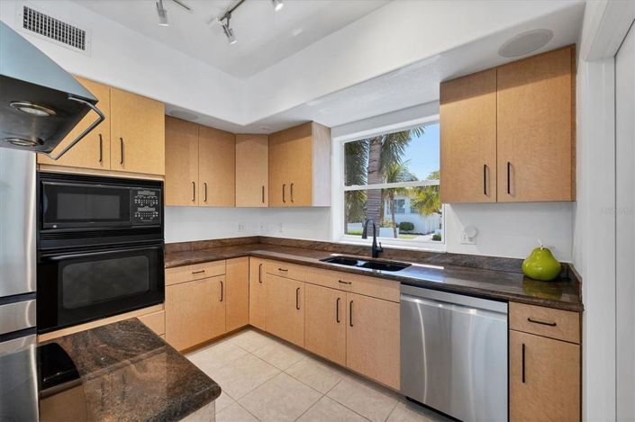 Image No.12-3 Bed Property for sale