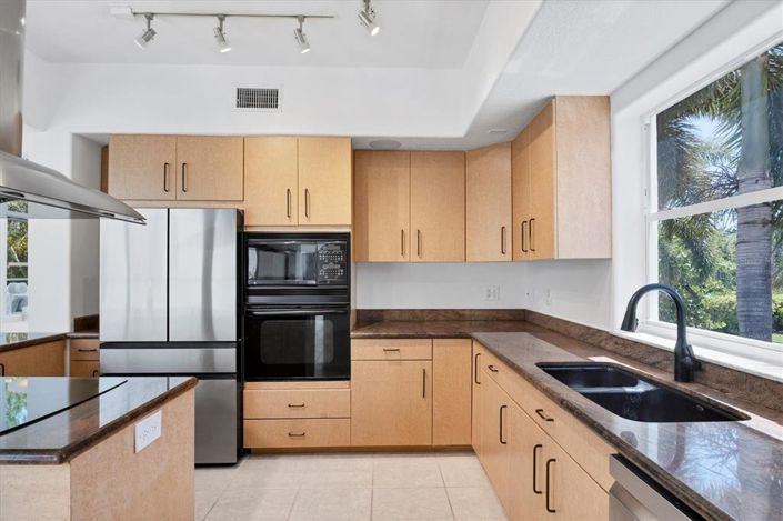 Image No.13-3 Bed Property for sale