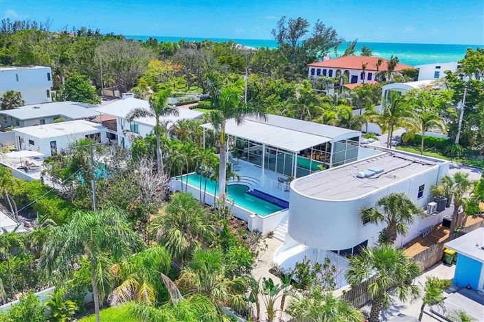 Image No.3-3 Bed Property for sale