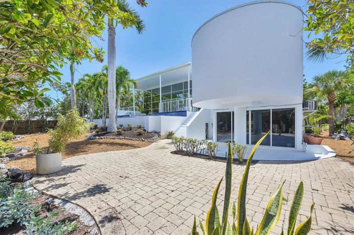 Image No.40-3 Bed Property for sale