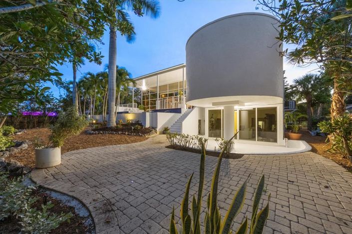 Image No.41-3 Bed Property for sale