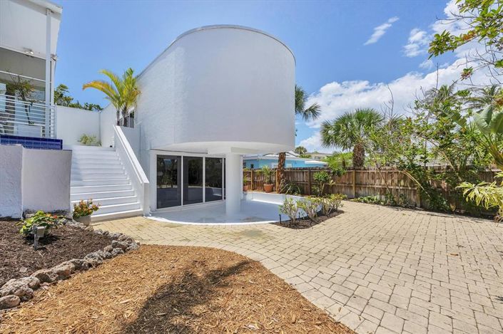 Image No.44-3 Bed Property for sale