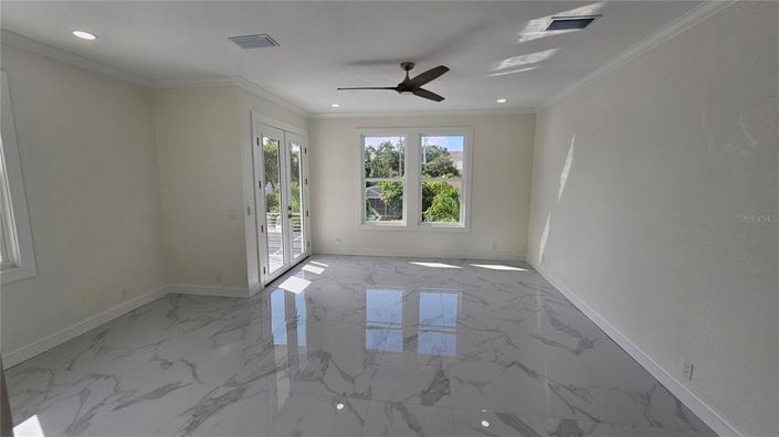 Image No.17-6 Bed Property for sale