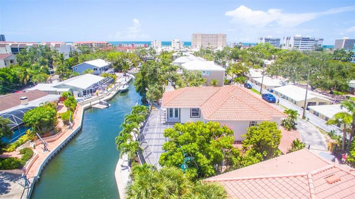 Image No.22-6 Bed Property for sale