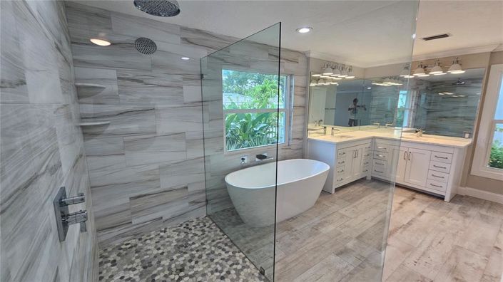 Image No.25-6 Bed Property for sale