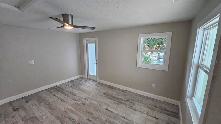 Image No.28-6 Bed Property for sale