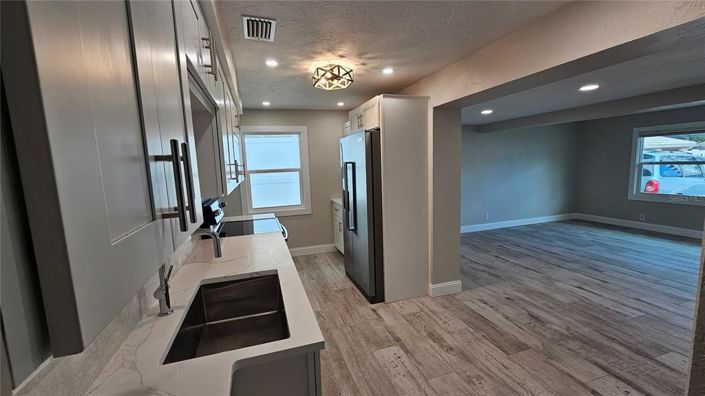 Image No.32-6 Bed Property for sale