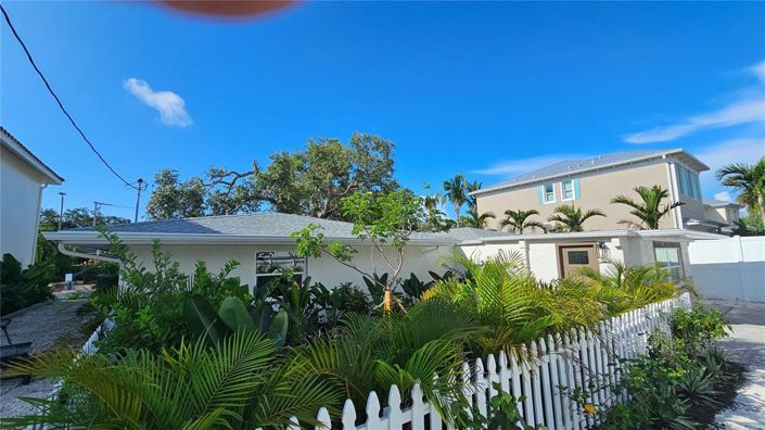 Image No.45-6 Bed Property for sale