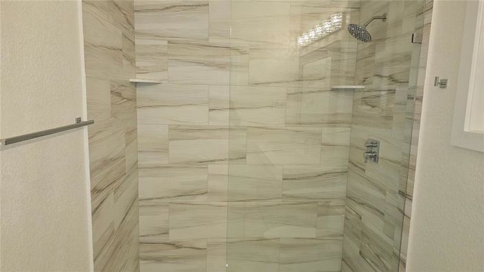 Image No.54-6 Bed Property for sale