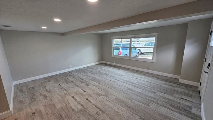 Image No.63-6 Bed Property for sale