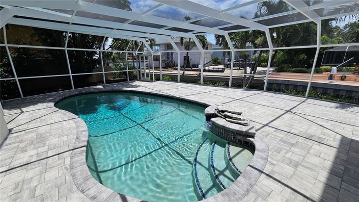 Image No.70-6 Bed Property for sale