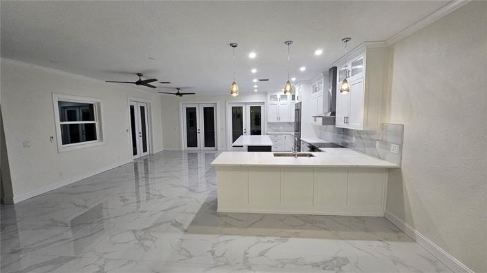 Image No.9-6 Bed Property for sale