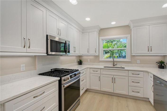 Image No.13-3 Bed Property for sale