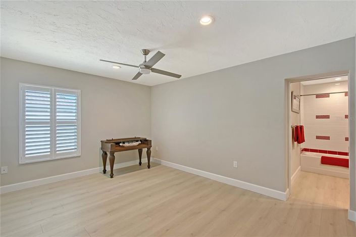 Image No.21-3 Bed Property for sale