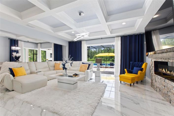 Image No.10-6 Bed Property for sale